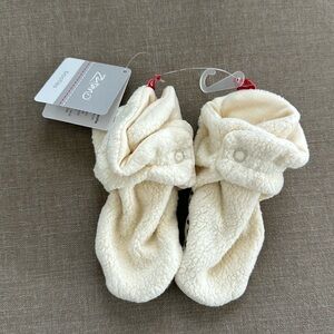 NWT ZUTANO COZIE FLEECE GRIPPER BABY BOOTIE - CREAM